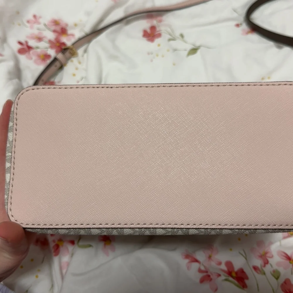 💎 Michael Kors Tote with Logo and Leather Wristlet Combo 💎 - Picture 5 of 6